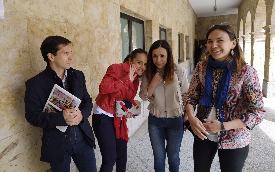 Reunión de antiguos alumnos que finalizaron sus estudios hace 25 años Reunión de antiguos alumnos que finalizaron sus estudios hace 25 años