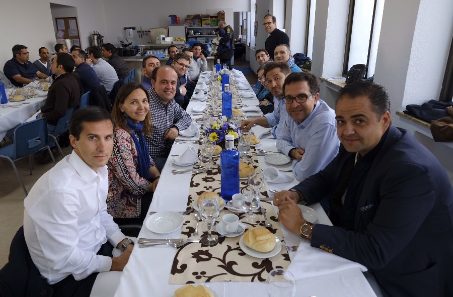 Reunión de antiguos alumnos que finalizaron sus estudios hace 25 años Reunión de antiguos alumnos que finalizaron sus estudios hace 25 años