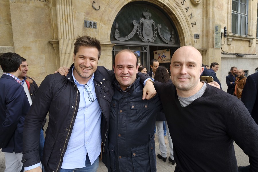 Reunión de antiguos alumnos que finalizaron sus estudios hace 25 años Reunión de antiguos alumnos que finalizaron sus estudios hace 25 años