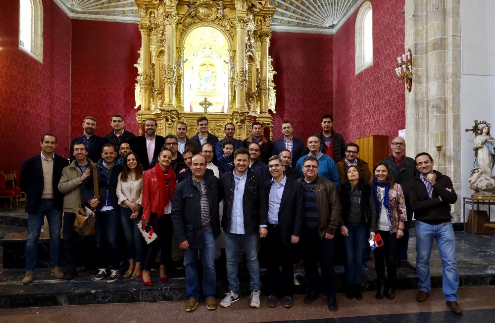 Reunión de antiguos alumnos que finalizaron sus estudios hace 25 años Reunión de antiguos alumnos que finalizaron sus estudios hace 25 años