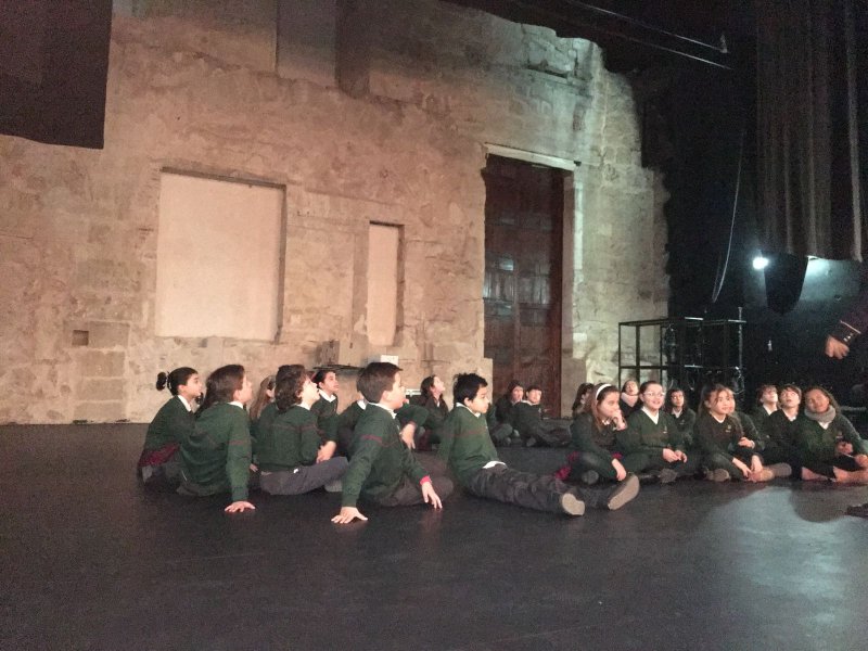 Los alumnos de 5º de Primaria visitan el Teatro Liceo. Los alumnos de 5º de Primaria visitan el Teatro Liceo.