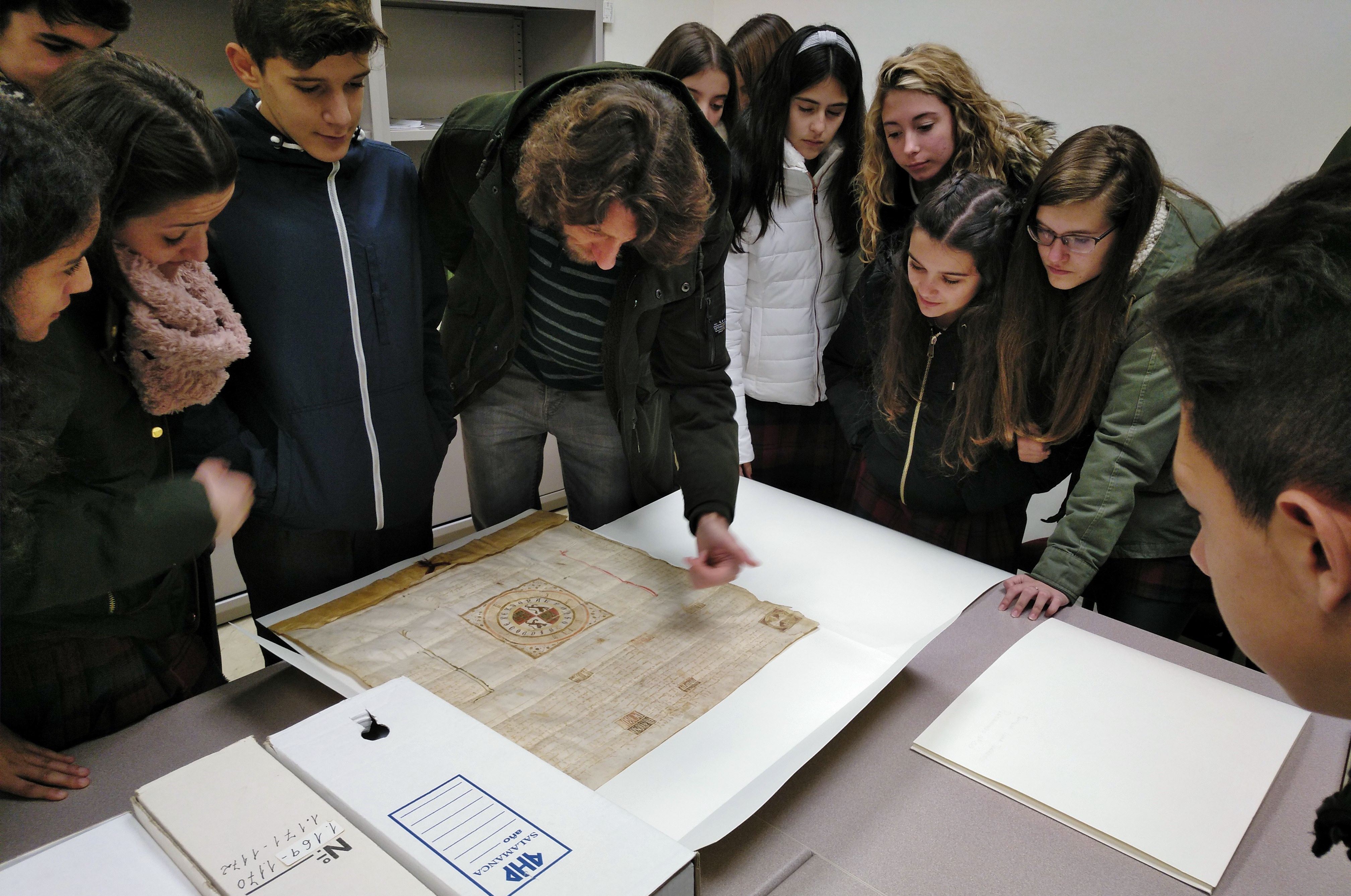 Los alumnos de 4º A de ESO visitan el Archivo Histórico Provincial de Salamanca Los alumnos de 4º A de ESO visitan el Archivo Histórico Provincial de Salamanca