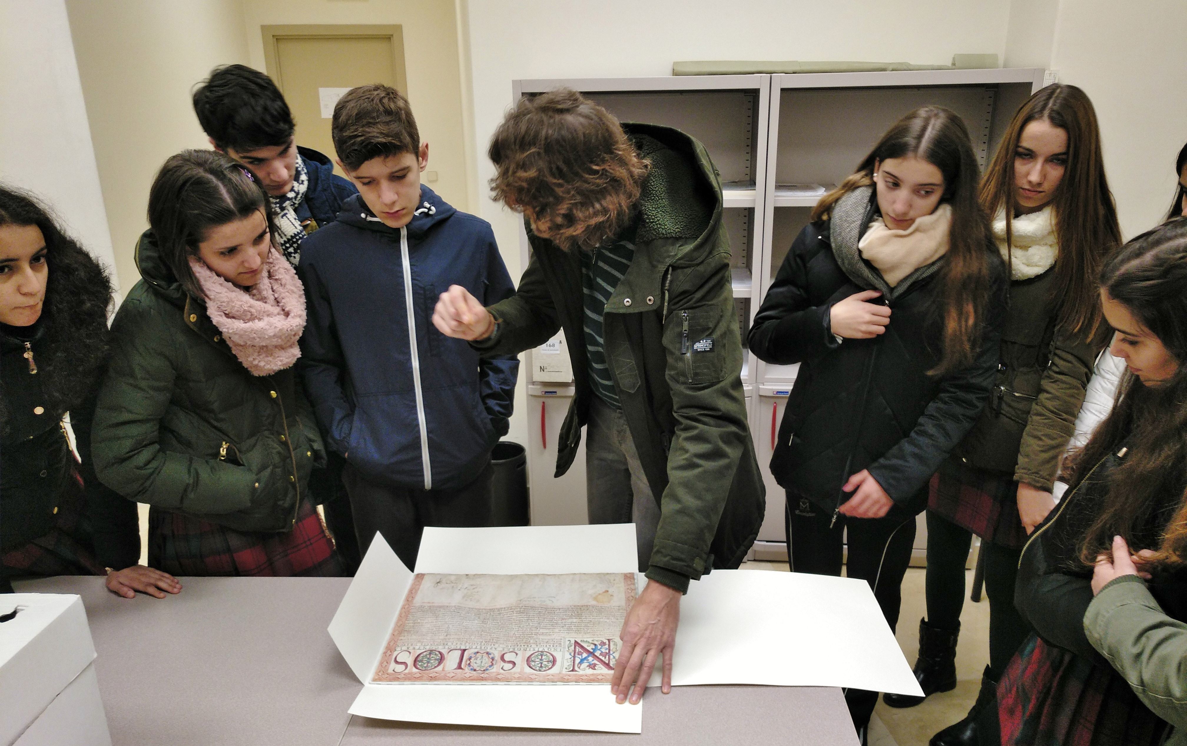 Los alumnos de 4º A de ESO visitan el Archivo Histórico Provincial de Salamanca Los alumnos de 4º A de ESO visitan el Archivo Histórico Provincial de Salamanca