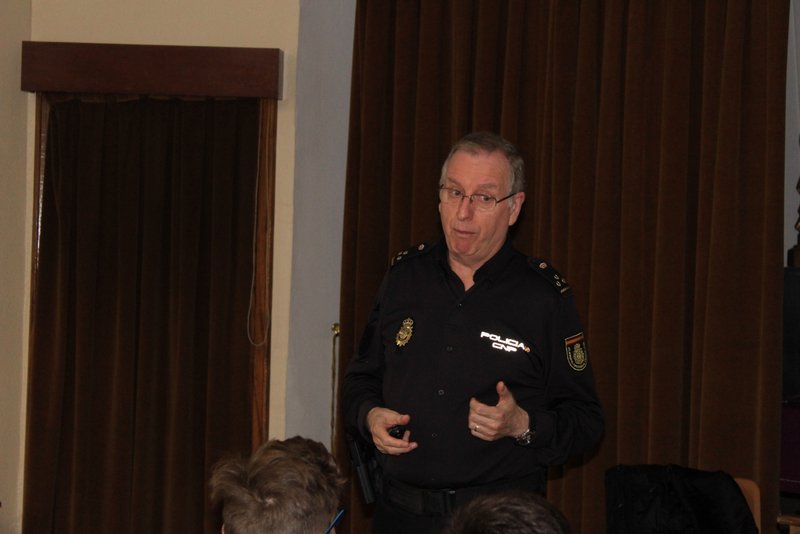 Plan Director para la convivencia y mejora de la seguridad en los centros educativos y sus entornos Plan Director para la convivencia y mejora de la seguridad en los centros educativos y sus entornos