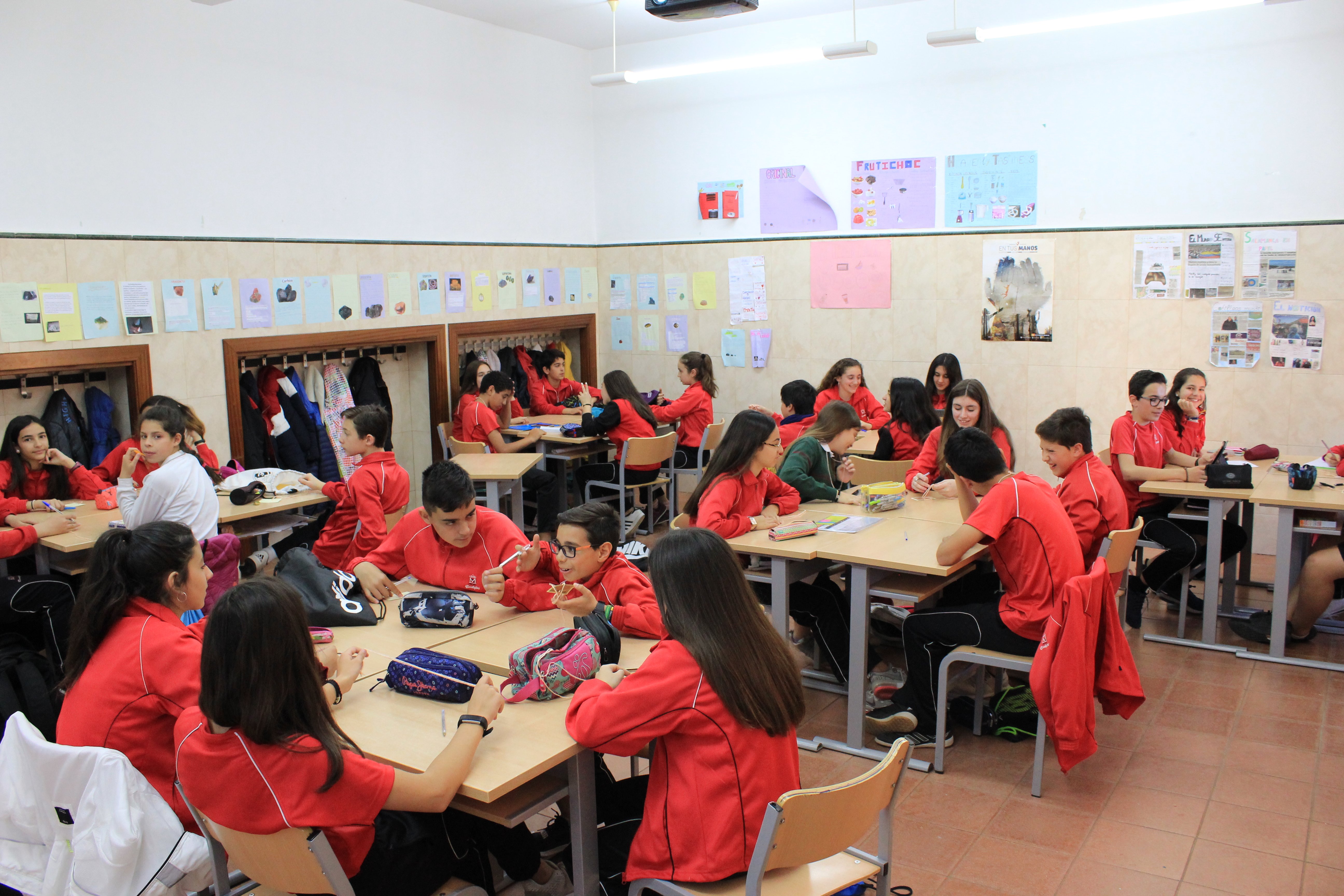 Secundaria trabaja por proyectos. Secundaria trabaja por proyectos.