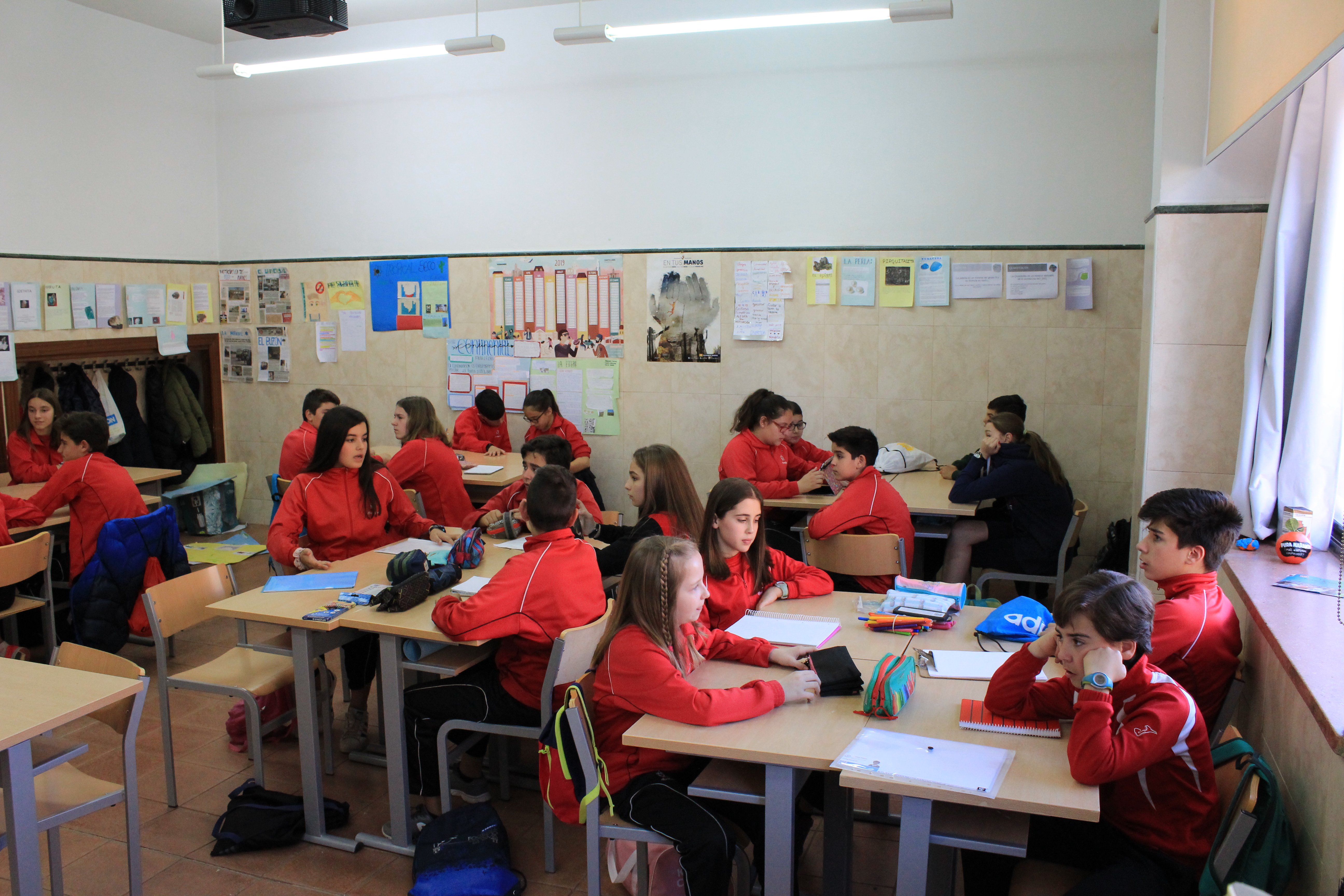 Secundaria trabaja por proyectos. Secundaria trabaja por proyectos.