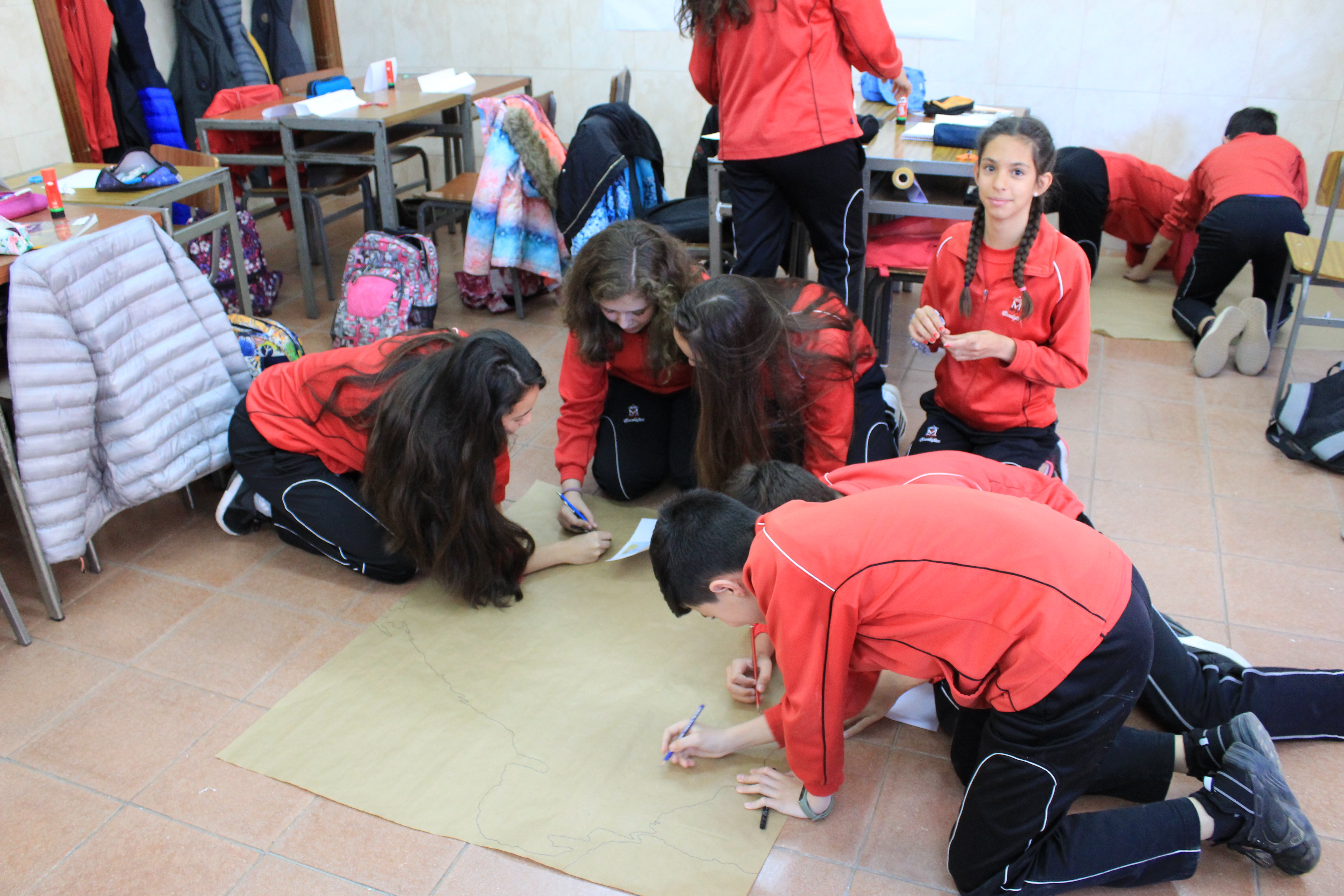 Secundaria trabaja por proyectos. Secundaria trabaja por proyectos.