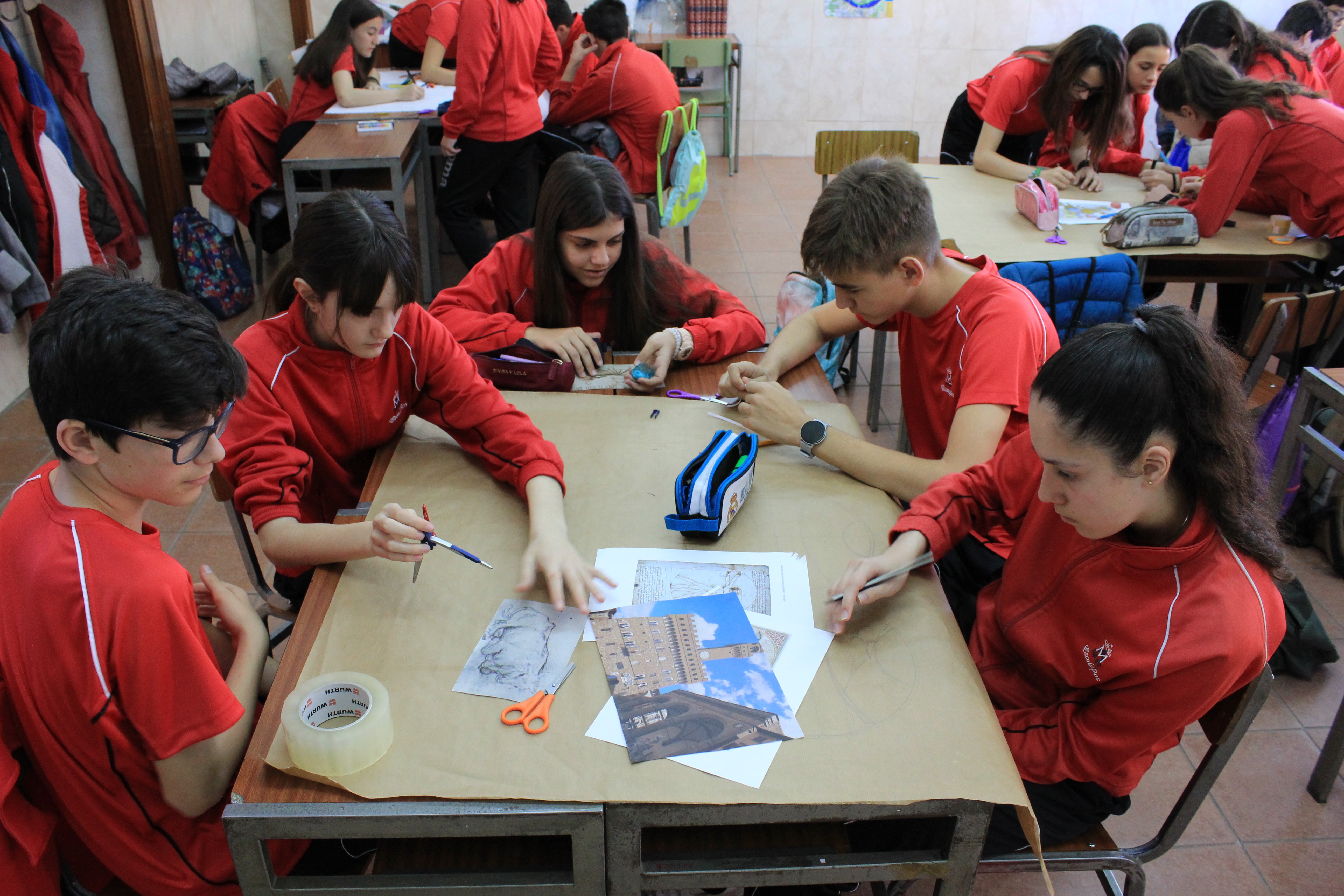 Secundaria trabaja por proyectos. Secundaria trabaja por proyectos.