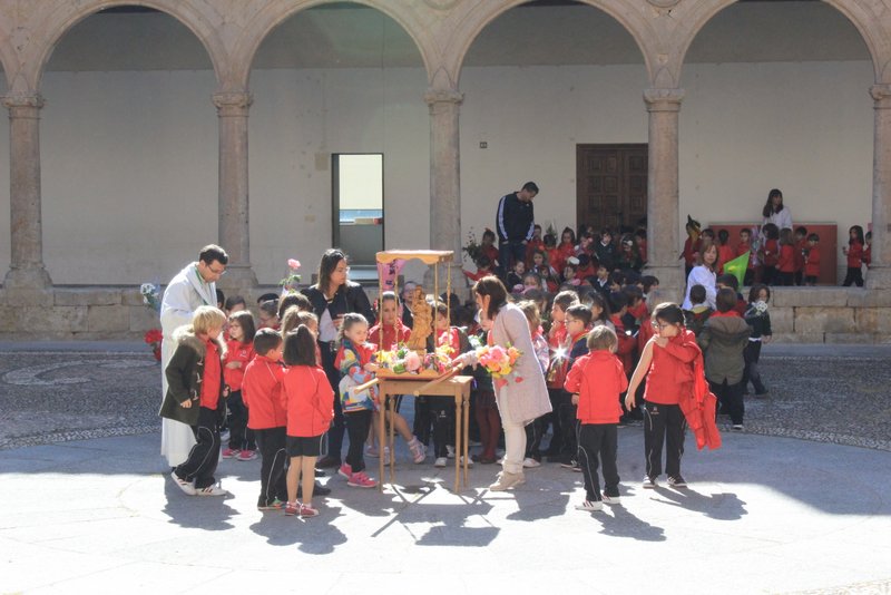 Mayo, mes de María. Mayo, mes de María.