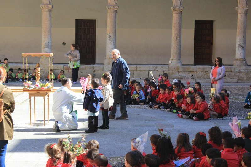 Mayo, mes de María. Mayo, mes de María.