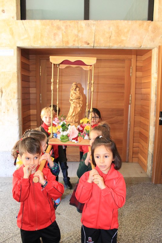 Mayo, mes de María. Mayo, mes de María.