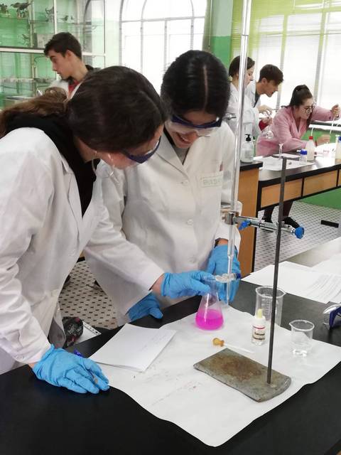 Alumnos de 2º de Bachillerato de Química comienzan las prácticas en el laboratorio. Alumnos de 2º de Bachillerato de Química comienzan las prácticas en el laboratorio.