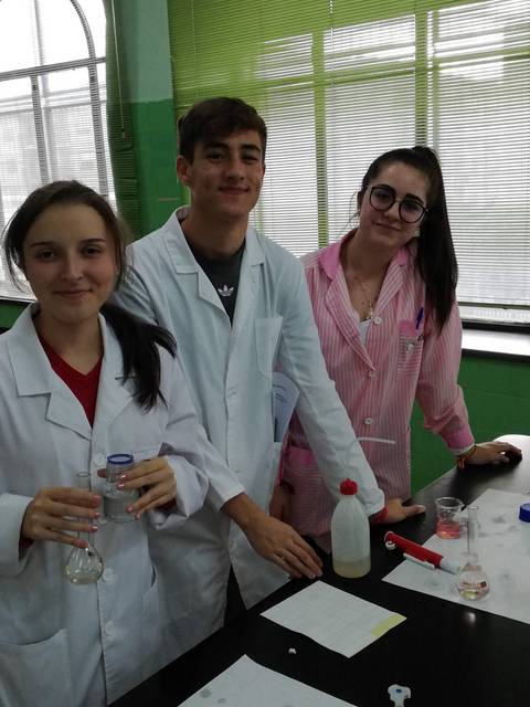 Alumnos de 2º de Bachillerato de Química comienzan las prácticas en el laboratorio. Alumnos de 2º de Bachillerato de Química comienzan las prácticas en el laboratorio.