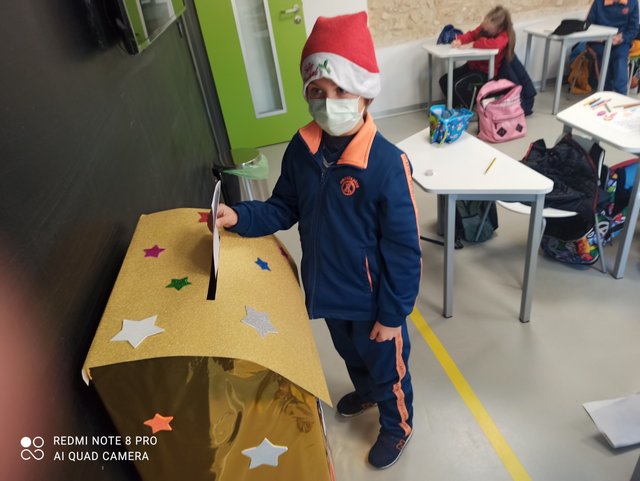 Pequeños-Grandes lectores y escritores. Pequeños-Grandes lectores y escritores.