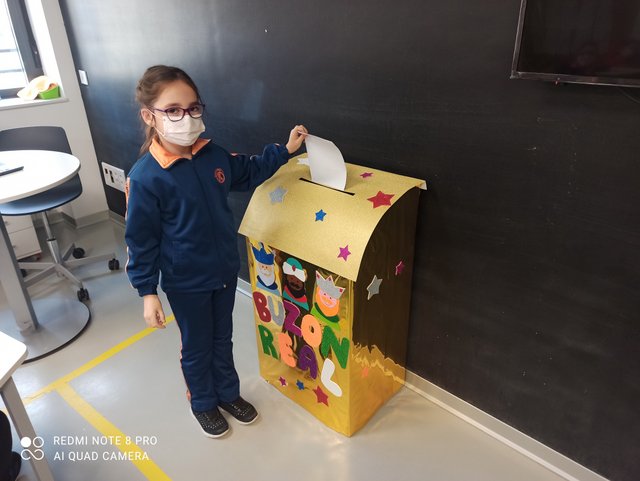 Pequeños-Grandes lectores y escritores. Pequeños-Grandes lectores y escritores.
